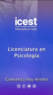 Estudiante que terminó su licenciatura en línea